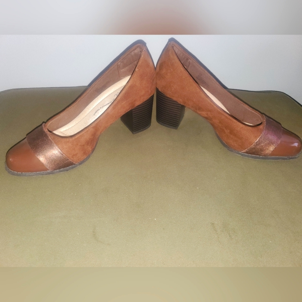 New Chocolate Brown Mia Amore with memory foam 2 1/2 inch pump